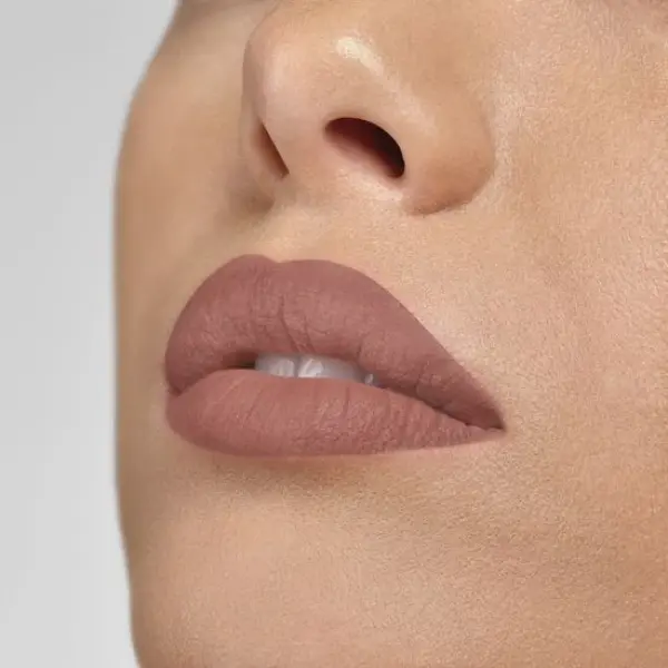 أحمر الشفاه المطفي روج أرتيست فيلفيت نيود